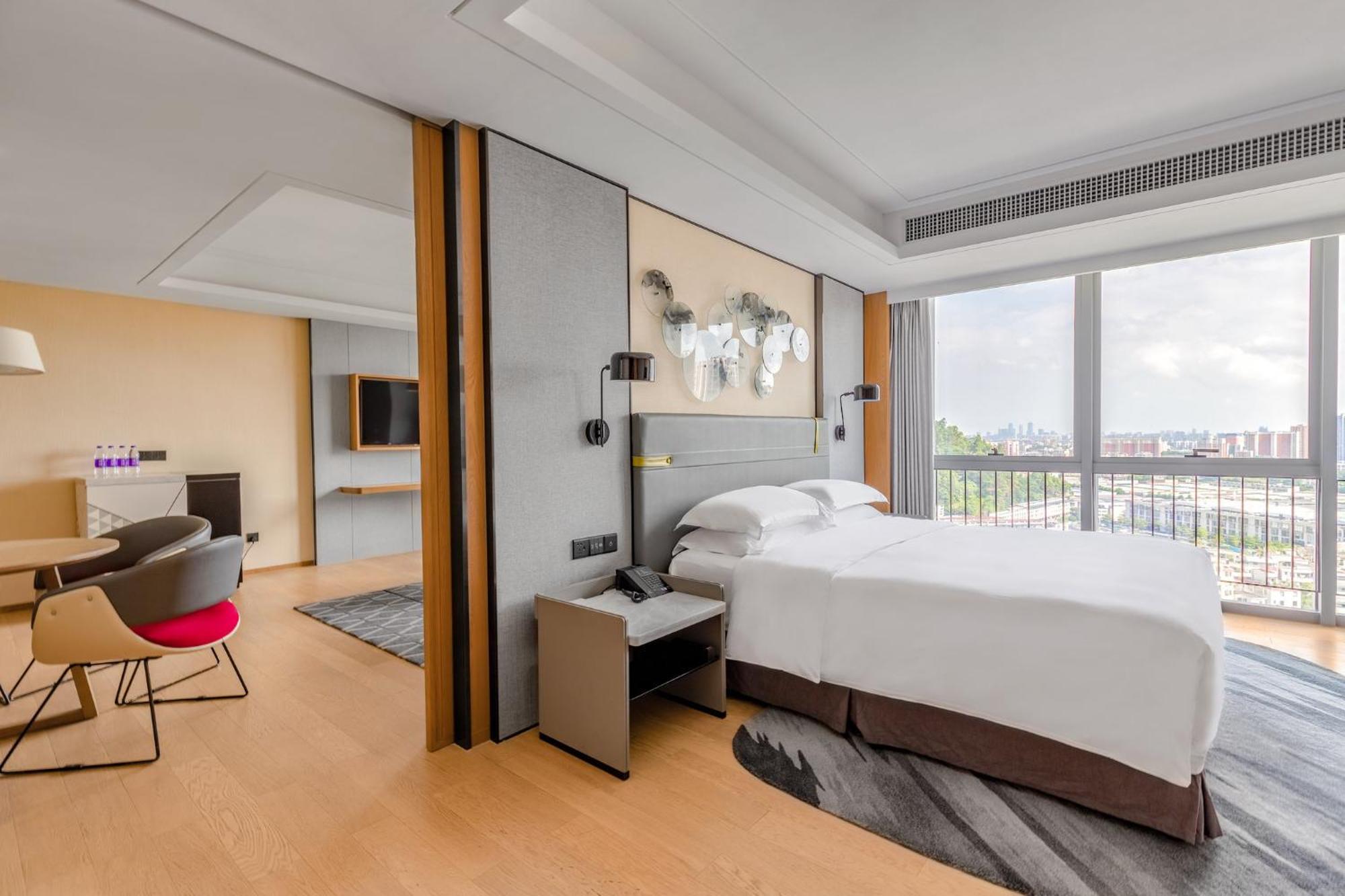Holiday Inn Guangzhou South Lake Hotel - Ideal For Business & Leisure Eksteriør billede