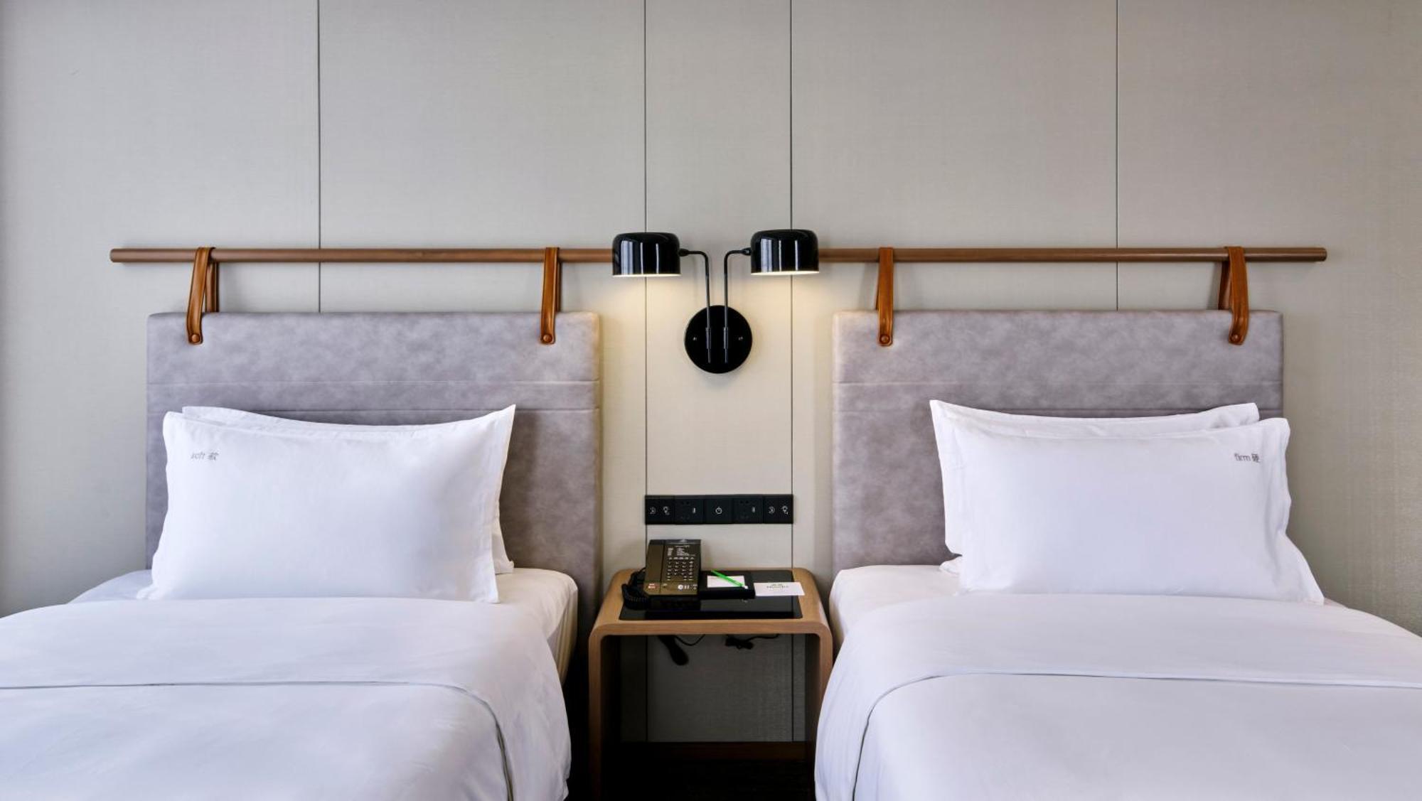 Holiday Inn Guangzhou South Lake Hotel - Ideal For Business & Leisure Eksteriør billede